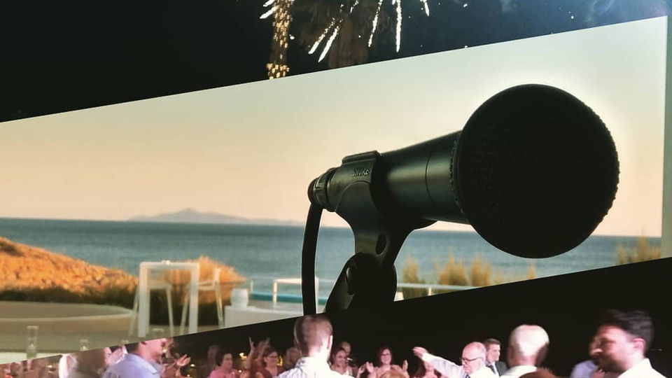 Γλέντι γάμου με νησιώτικα. παραδοσιακά και λαϊκά